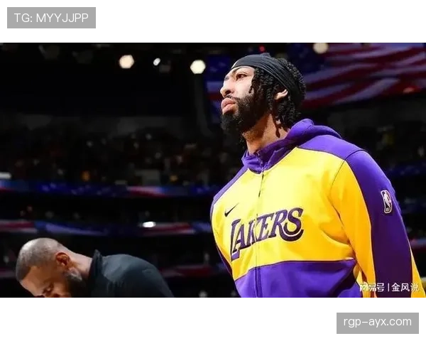 戴维斯防守站位技巧再现,显著提升球队防守效率引关注 戴维斯防守站位技巧再现,显著提升球队防守效率引关注