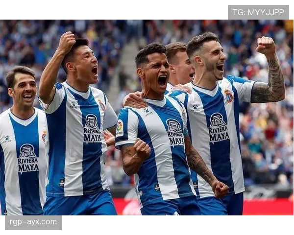 西甲埃尔萨达尔球场新赛季即将开启,球迷期待精彩对决和表现稳健的球队。 西甲埃尔萨达尔球场新赛季即将开启,球迷期待精彩对决和表现稳健的球队。