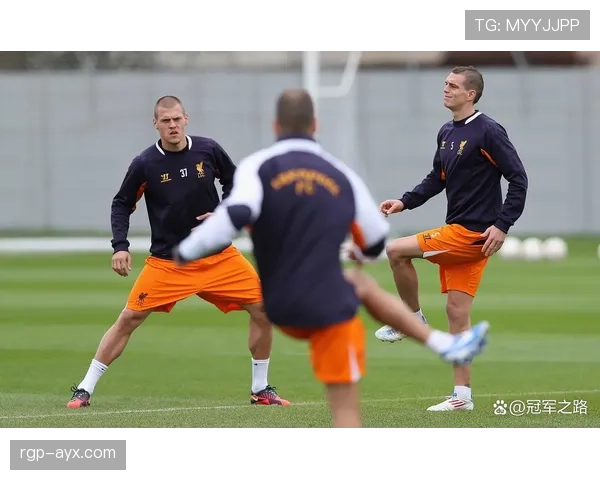 德容 vs 佩德里:巴萨中场核心角色与战术适配差异